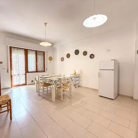 Praga Apartment, A Pochi Passi Dal Mare Rif A754