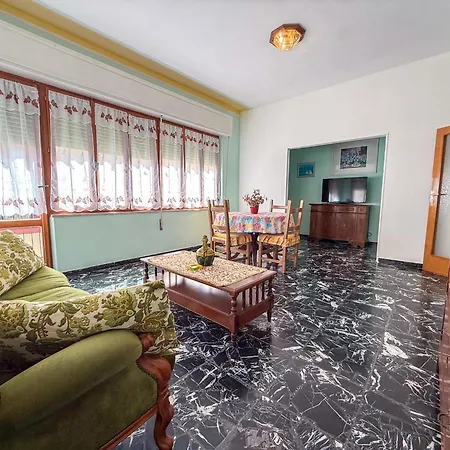 Praga Apartment, A Pochi Passi Dal Mare Rif A754