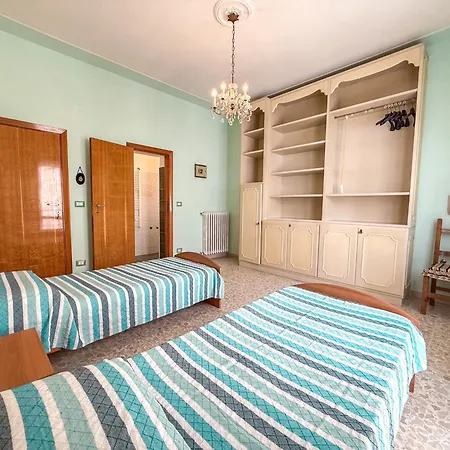 Appartement Praga Apartment, A Pochi Passi Dal Mare Rif A754 *