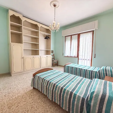 Praga Apartment, A Pochi Passi Dal Mare Rif A754