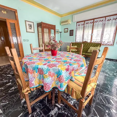 Praga Apartment, A Pochi Passi Dal Mare Rif A754