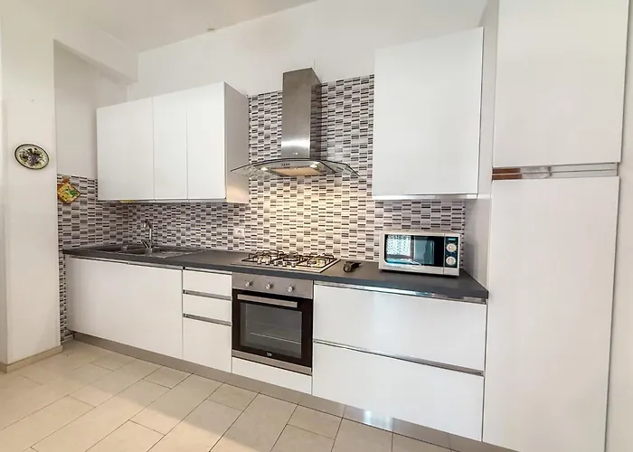 Praga Apartment, A Pochi Passi Dal Mare Rif A754