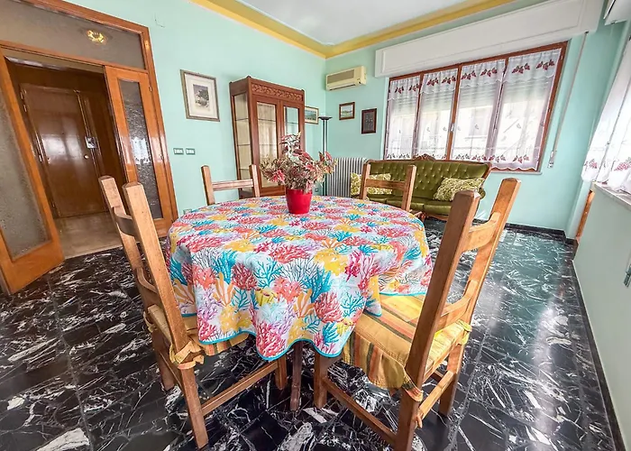 Praga Apartment, A Pochi Passi Dal Mare Rif A754